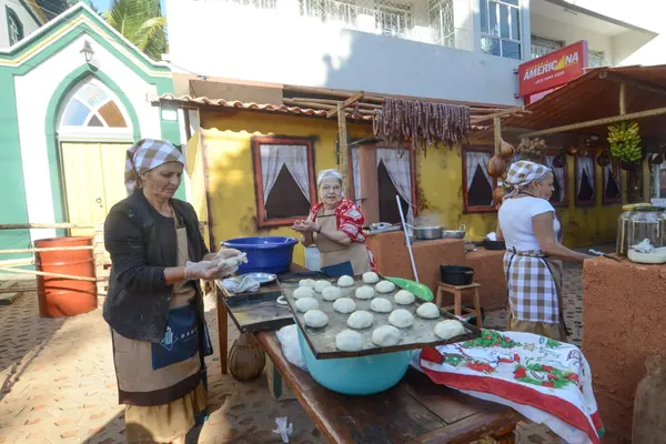 Governador visita feira gastronômica em Itapecerica