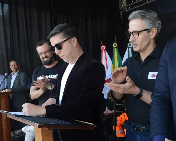 Governador visita feira gastronômica em Itapecerica