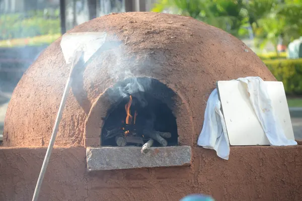 Governador visita feira gastronômica em Itapecerica