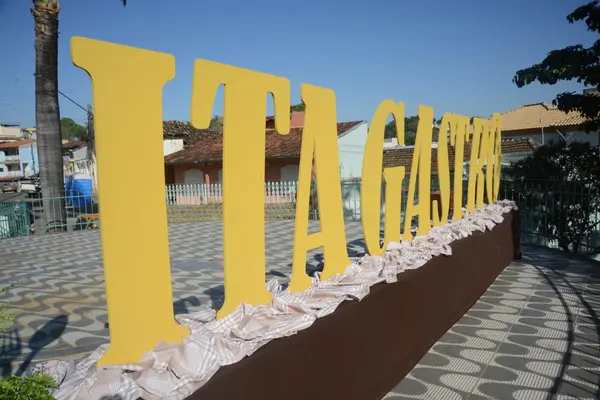 Governador visita feira gastronômica em Itapecerica