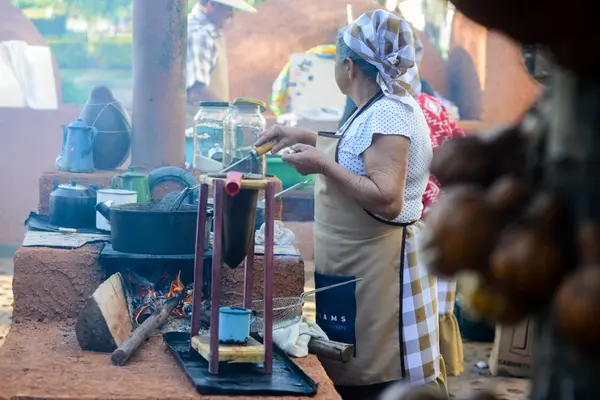 Governador visita feira gastronômica em Itapecerica