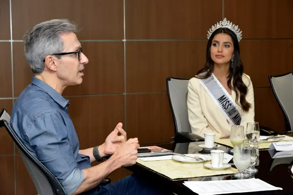 Governador se reúne com Miss Minas Gerais e Miss Minas Gerais Kids
