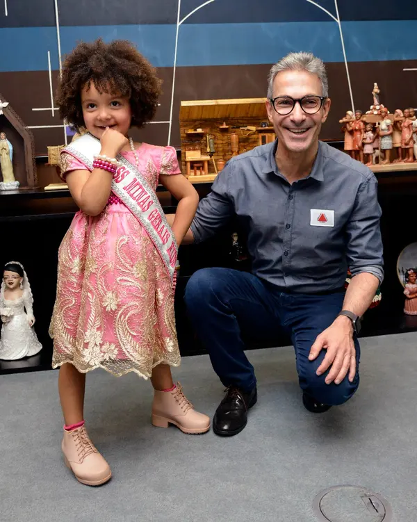 Governador se reúne com Miss Minas Gerais e Miss Minas Gerais Kids