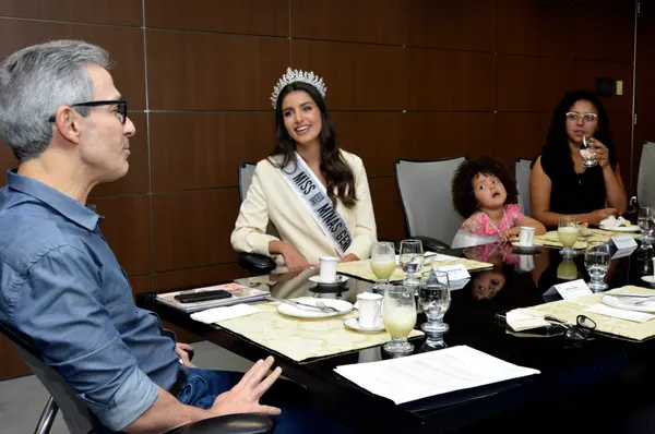 Governador se reúne com Miss Minas Gerais e Miss Minas Gerais Kids