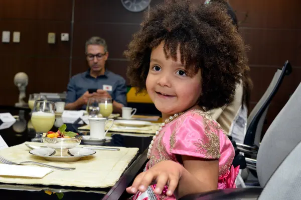 Governador se reúne com Miss Minas Gerais e Miss Minas Gerais Kids