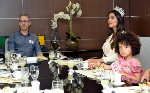 Governador se reúne com Miss Minas Gerais e Miss Minas Gerais Kids