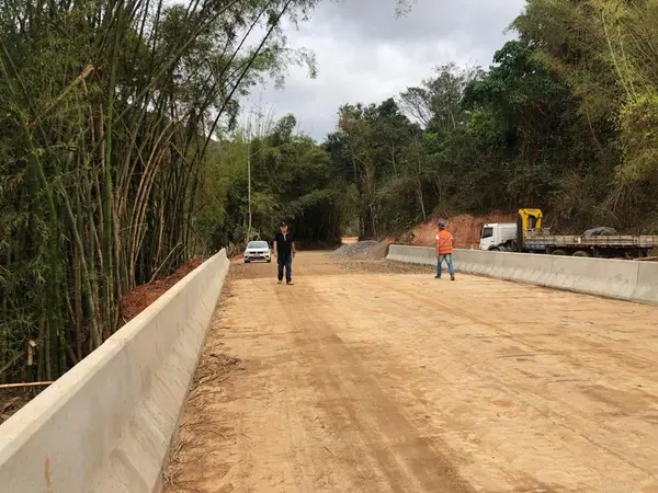 Governo entrega obra de ponte na LMG-826, na Zona da Mata mineira