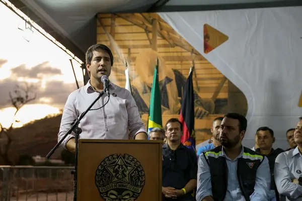 Evento de anúncio de retomada das obras do Hospital Regional de Teófilo Otoni