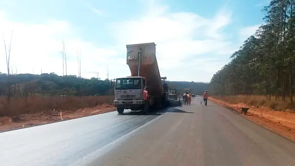 Obras nas rodovias LMG-760 e MG-320, no Vale do Rio Doce, entram na reta final