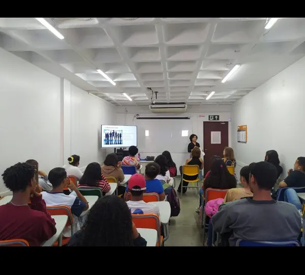 Trilhas de Futuro forma mais de mil jovens profissionais para o mercado de trabalho até dezembro deste ano