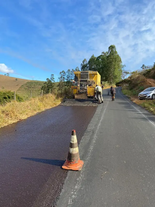 DER-MG conclui obra de recuperação do pavimento da MG-265, na Zona da Mata 