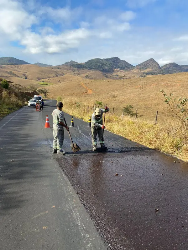 DER-MG conclui obra de recuperação do pavimento da MG-265, na Zona da Mata 