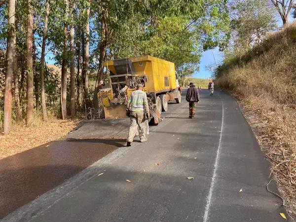 DER-MG conclui obra de recuperação do pavimento da MG-265, na Zona da Mata 