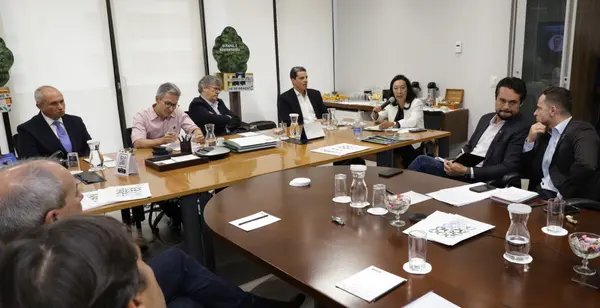Visita à Ibá e reunião com executivos/dirigentes em 8/2