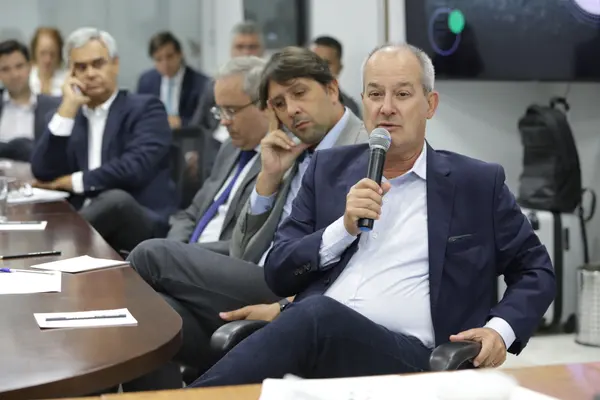 Visita à Ibá e reunião com executivos/dirigentes em 8/2