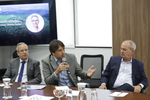 Visita à Ibá e reunião com executivos/dirigentes em 8/2