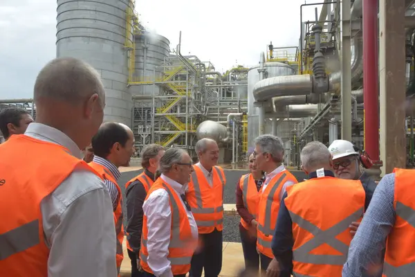 Governador visita fábrica de celulose que já gerou mais de 10 mil empregos no Triângulo Mineiro