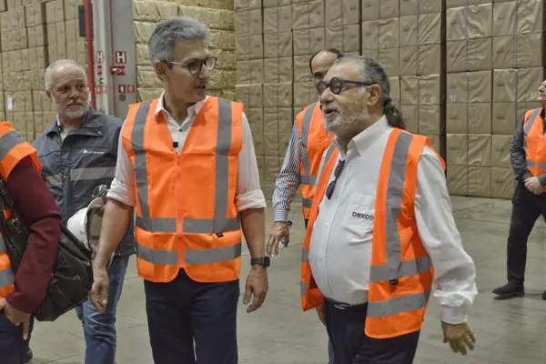 Governador visita fábrica de celulose que já gerou mais de 10 mil empregos no Triângulo Mineiro