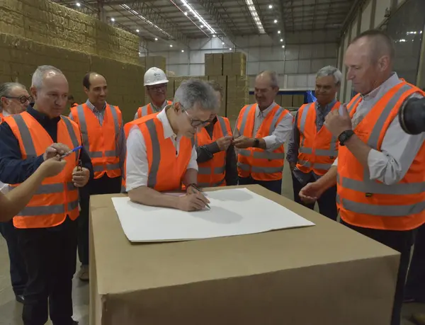 Governador visita fábrica de celulose que já gerou mais de 10 mil empregos no Triângulo Mineiro