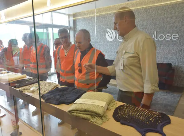 Governador visita fábrica de celulose que já gerou mais de 10 mil empregos no Triângulo Mineiro