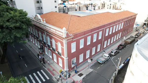 Estrutura da Escola Estadual Delfim Moreira após reformas e revitalização