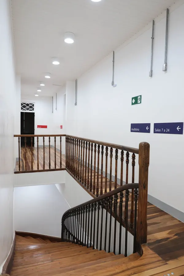Estrutura da Escola Estadual Delfim Moreira após reformas e revitalização