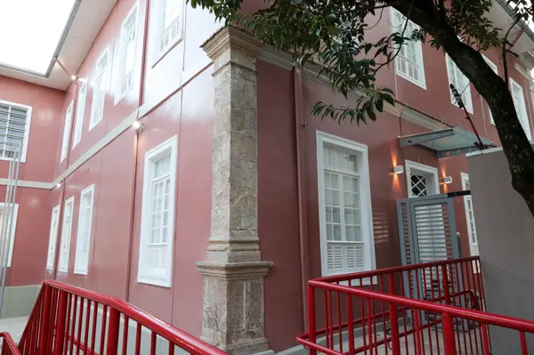 Estrutura da Escola Estadual Delfim Moreira após reformas e revitalização