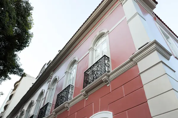 Estrutura da Escola Estadual Delfim Moreira após reformas e revitalização