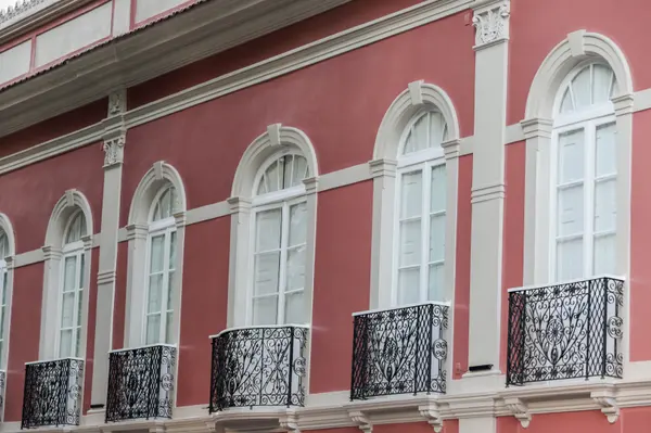 Estrutura da Escola Estadual Delfim Moreira após reformas e revitalização