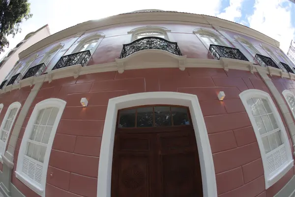 Estrutura da Escola Estadual Delfim Moreira após reformas e revitalização