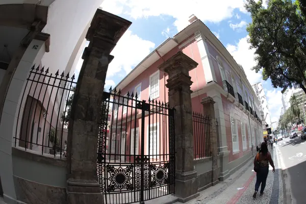 Estrutura da Escola Estadual Delfim Moreira após reformas e revitalização