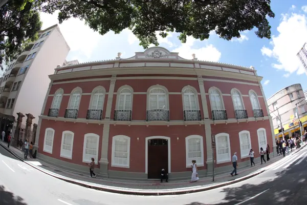 Estrutura da Escola Estadual Delfim Moreira após reformas e revitalização