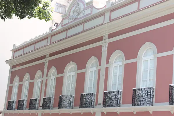 Estrutura da Escola Estadual Delfim Moreira após reformas e revitalização
