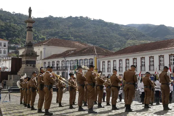 Momento cívico do Dia da Inconfidência na Praça Tiradentes, em Ouro Preto