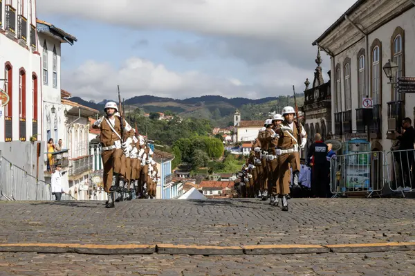 Momento cívico do Dia da Inconfidência na Praça Tiradentes, em Ouro Preto