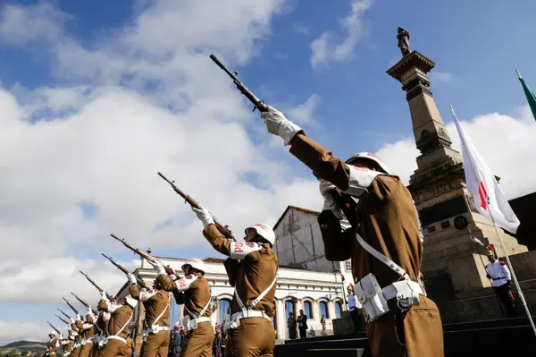 Momento cívico do Dia da Inconfidência na Praça Tiradentes, em Ouro Preto