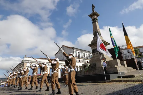 Momento cívico do Dia da Inconfidência na Praça Tiradentes, em Ouro Preto