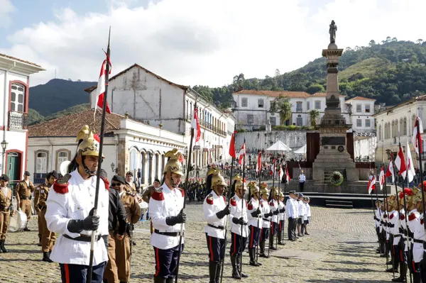 Momento cívico do Dia da Inconfidência na Praça Tiradentes, em Ouro Preto