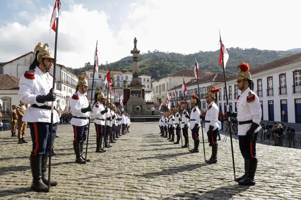 Momento cívico do Dia da Inconfidência na Praça Tiradentes, em Ouro Preto