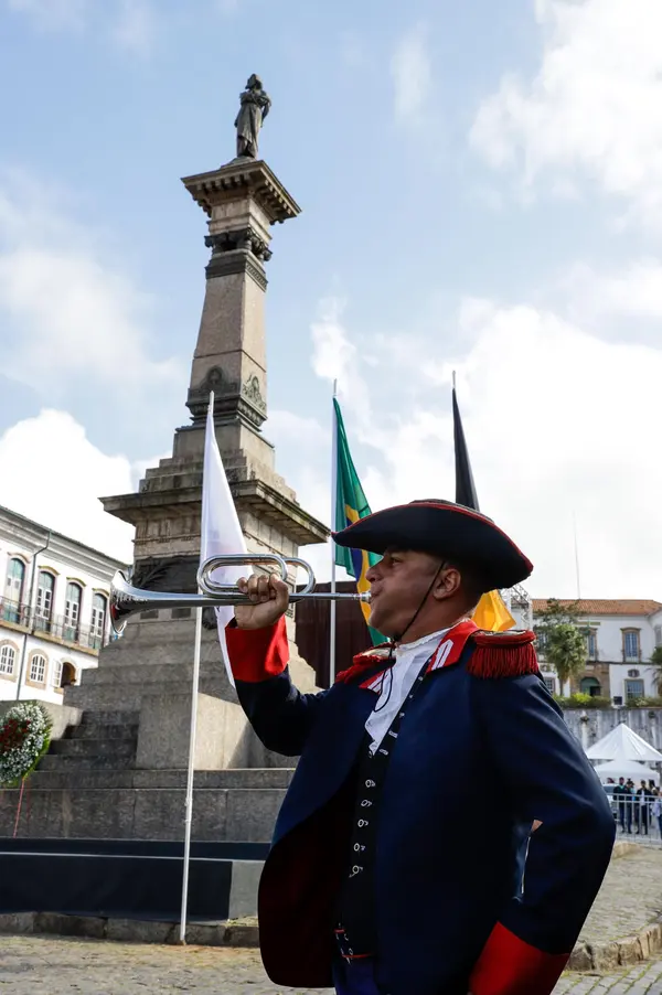 Momento cívico do Dia da Inconfidência na Praça Tiradentes, em Ouro Preto