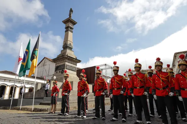 Momento cívico do Dia da Inconfidência na Praça Tiradentes, em Ouro Preto