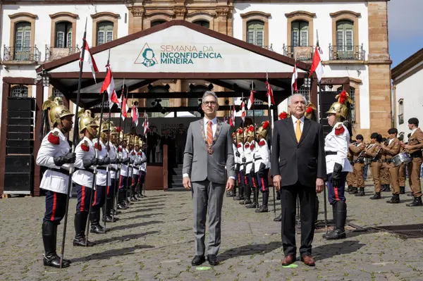 Momento cívico do Dia da Inconfidência na Praça Tiradentes, em Ouro Preto