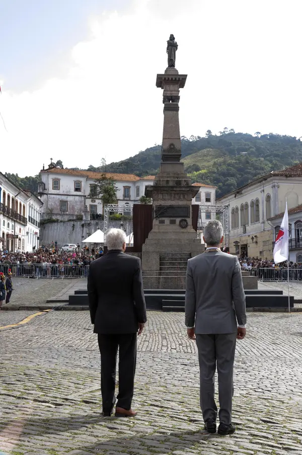 Momento cívico do Dia da Inconfidência na Praça Tiradentes, em Ouro Preto