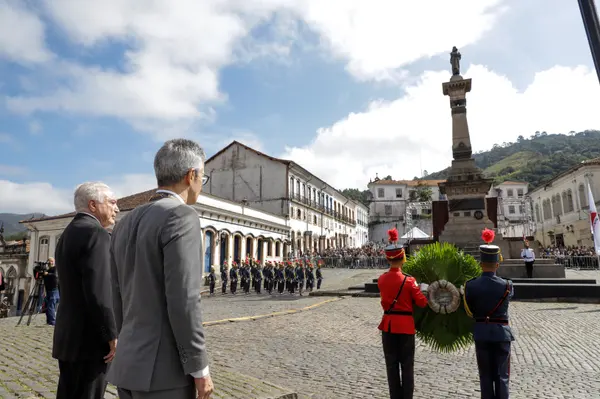 Momento cívico do Dia da Inconfidência na Praça Tiradentes, em Ouro Preto