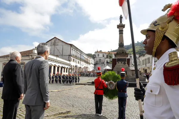 Momento cívico do Dia da Inconfidência na Praça Tiradentes, em Ouro Preto