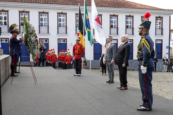 Momento cívico do Dia da Inconfidência na Praça Tiradentes, em Ouro Preto