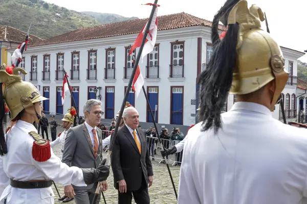 Momento cívico do Dia da Inconfidência na Praça Tiradentes, em Ouro Preto