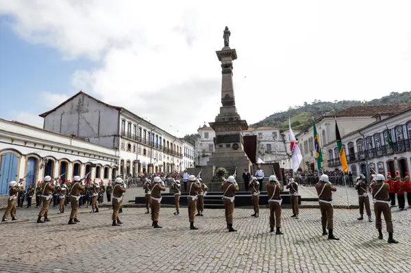 Momento cívico do Dia da Inconfidência na Praça Tiradentes, em Ouro Preto