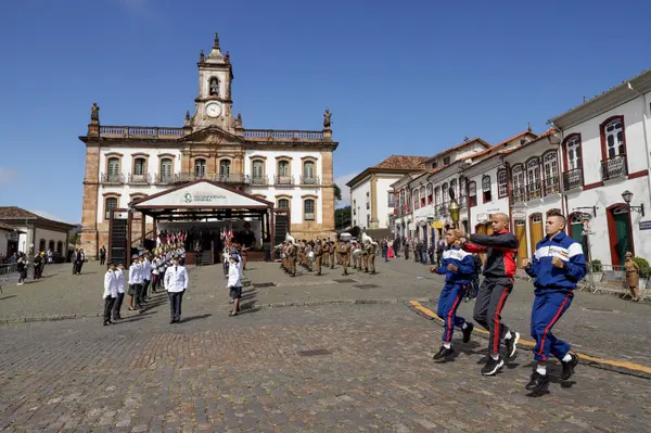 Momento cívico do Dia da Inconfidência na Praça Tiradentes, em Ouro Preto