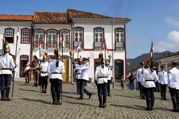 Momento cívico do Dia da Inconfidência na Praça Tiradentes, em Ouro Preto
